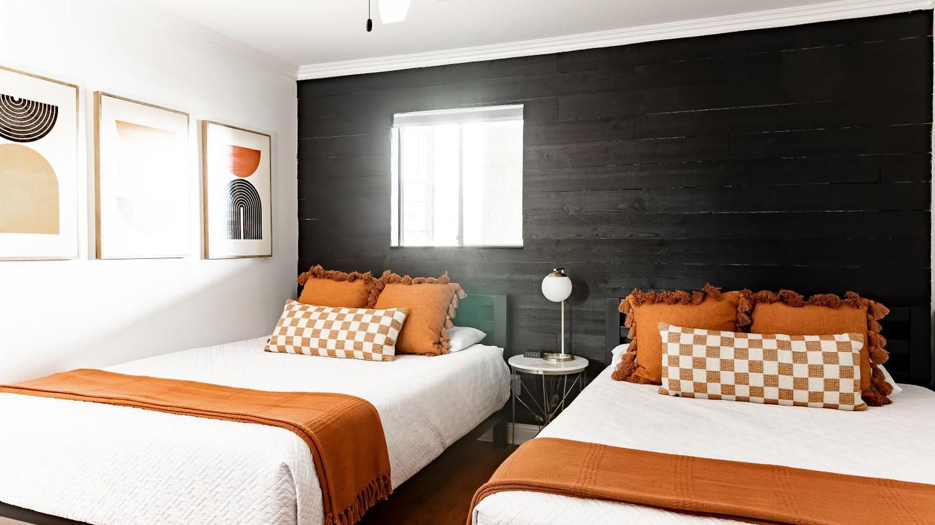 Walk To Downtown Broadway With Pool, Parking And Patio Nashville