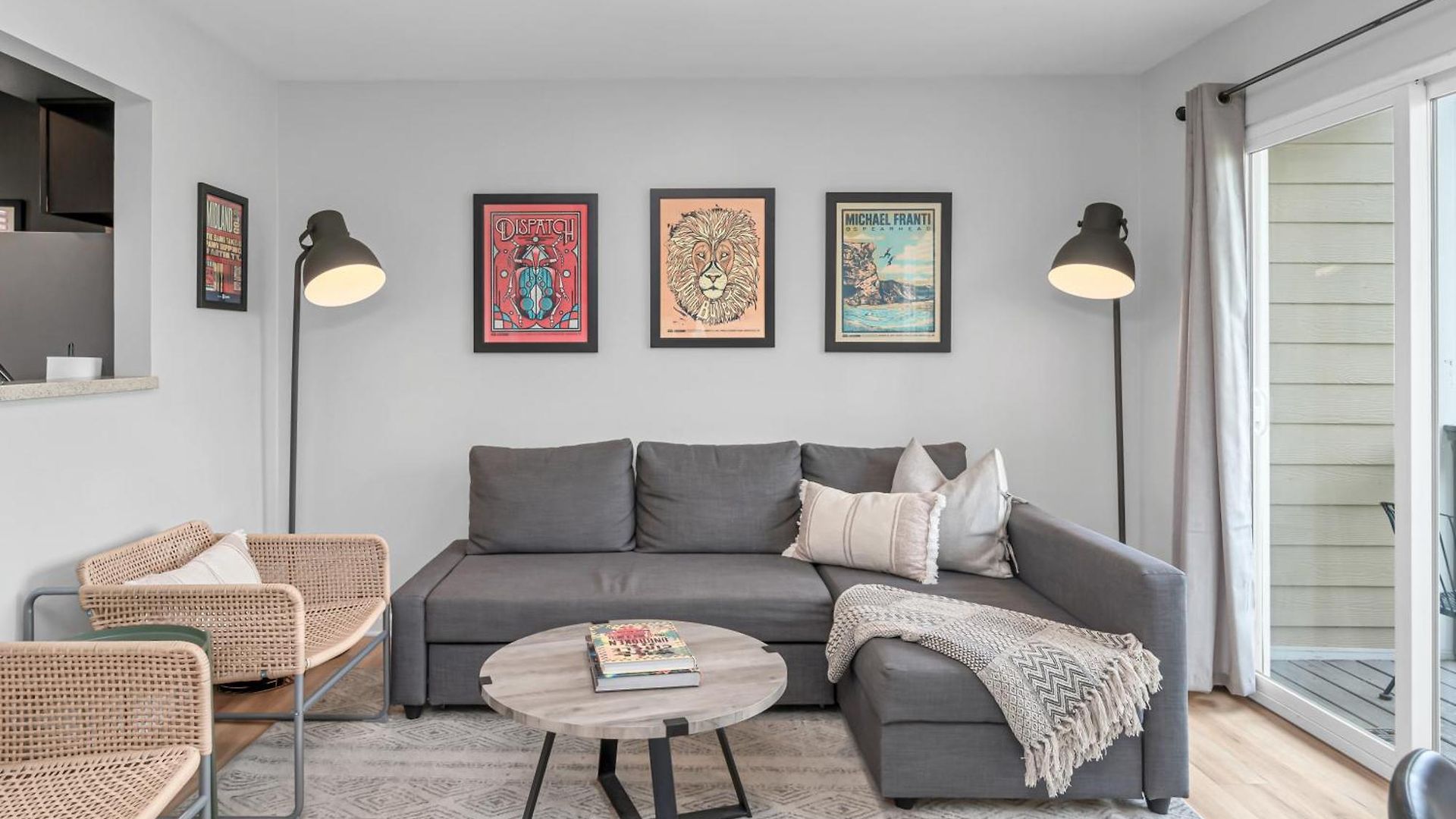 Oasis Walk To Broadway With Pool, Parking, Gym And Patio Apartment