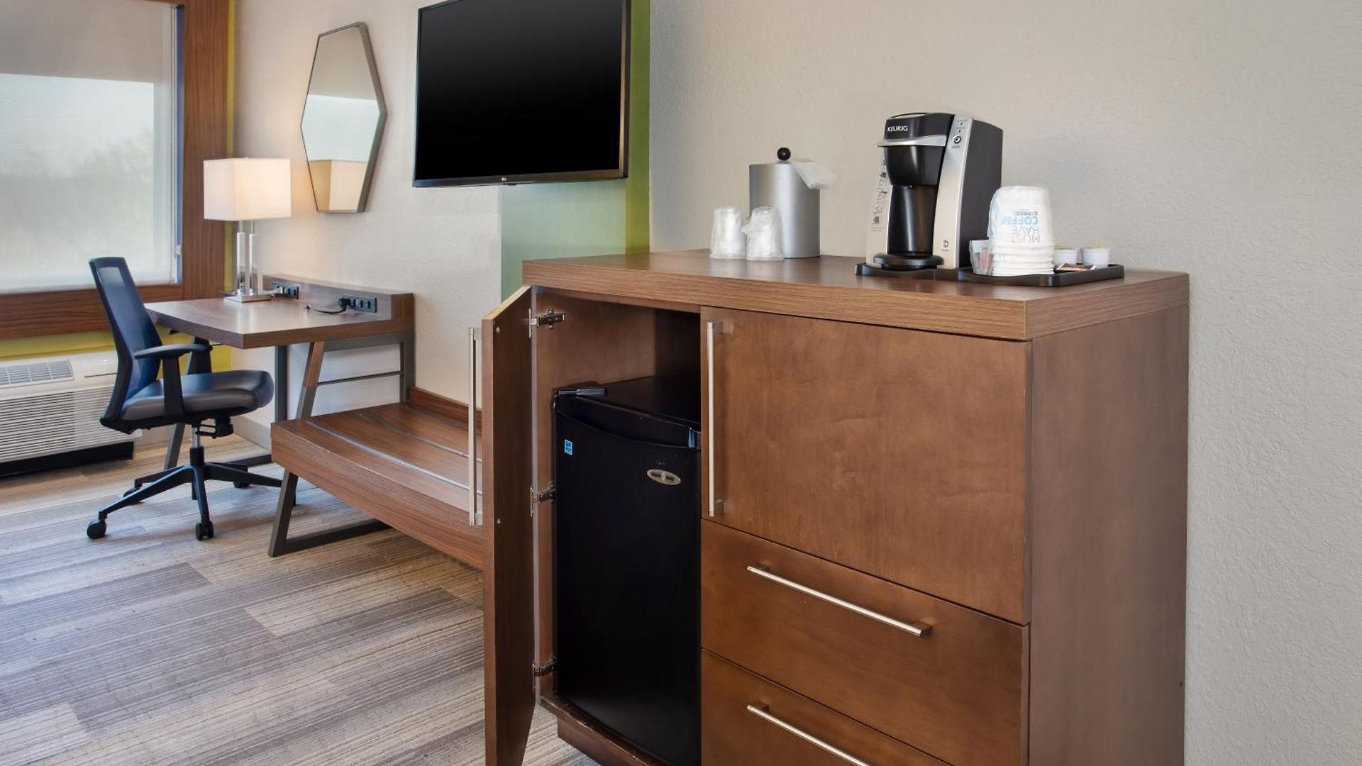 Express Airport By Ihg Hotel