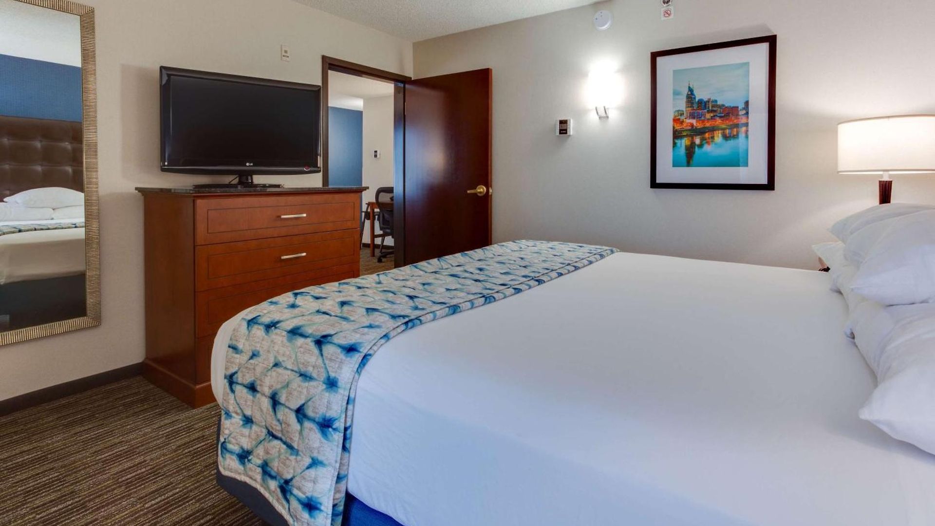 Drury & Airport Hotel 3*