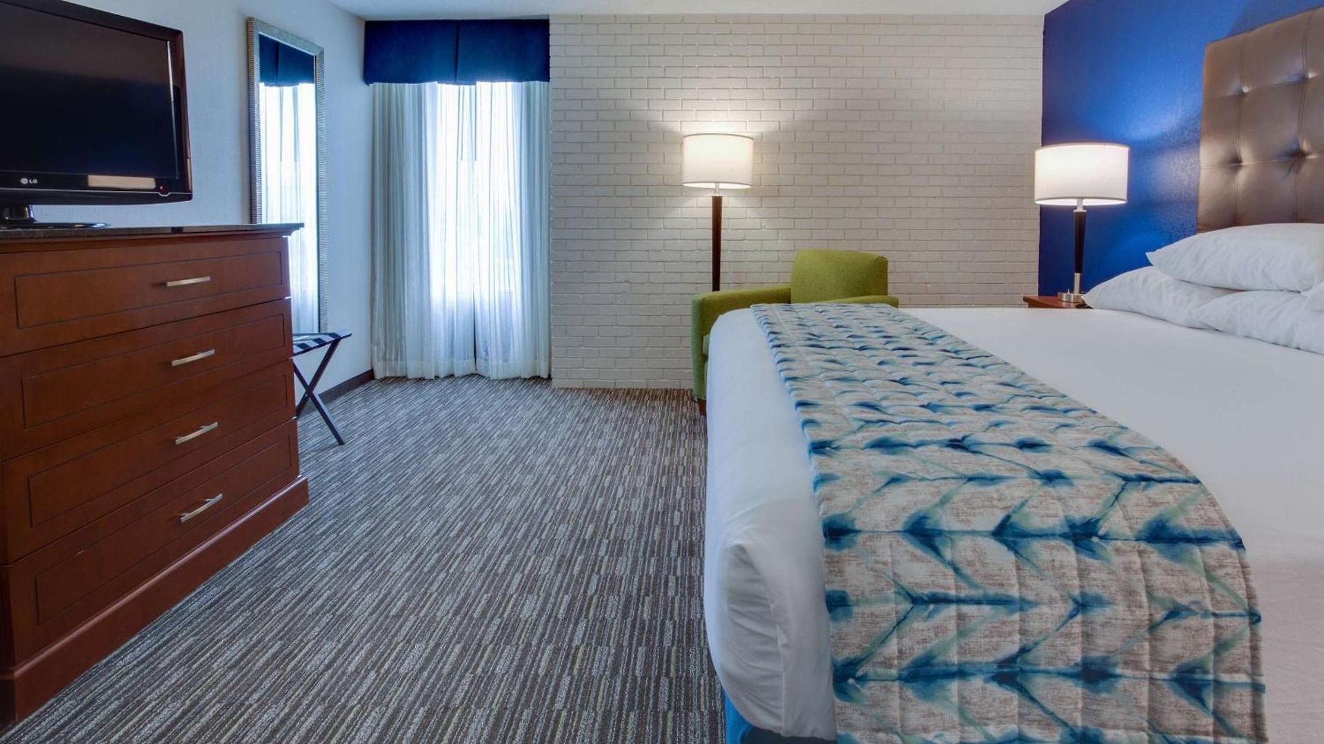 Hotel Drury & Airport