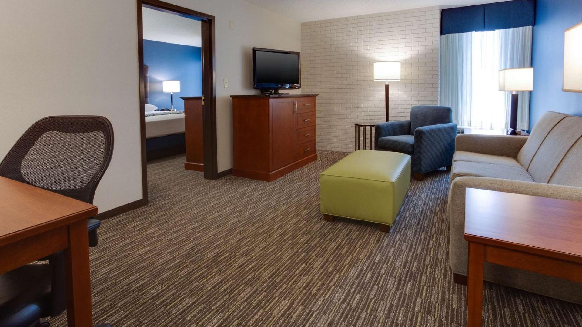 Hotel Drury & Airport 3*
