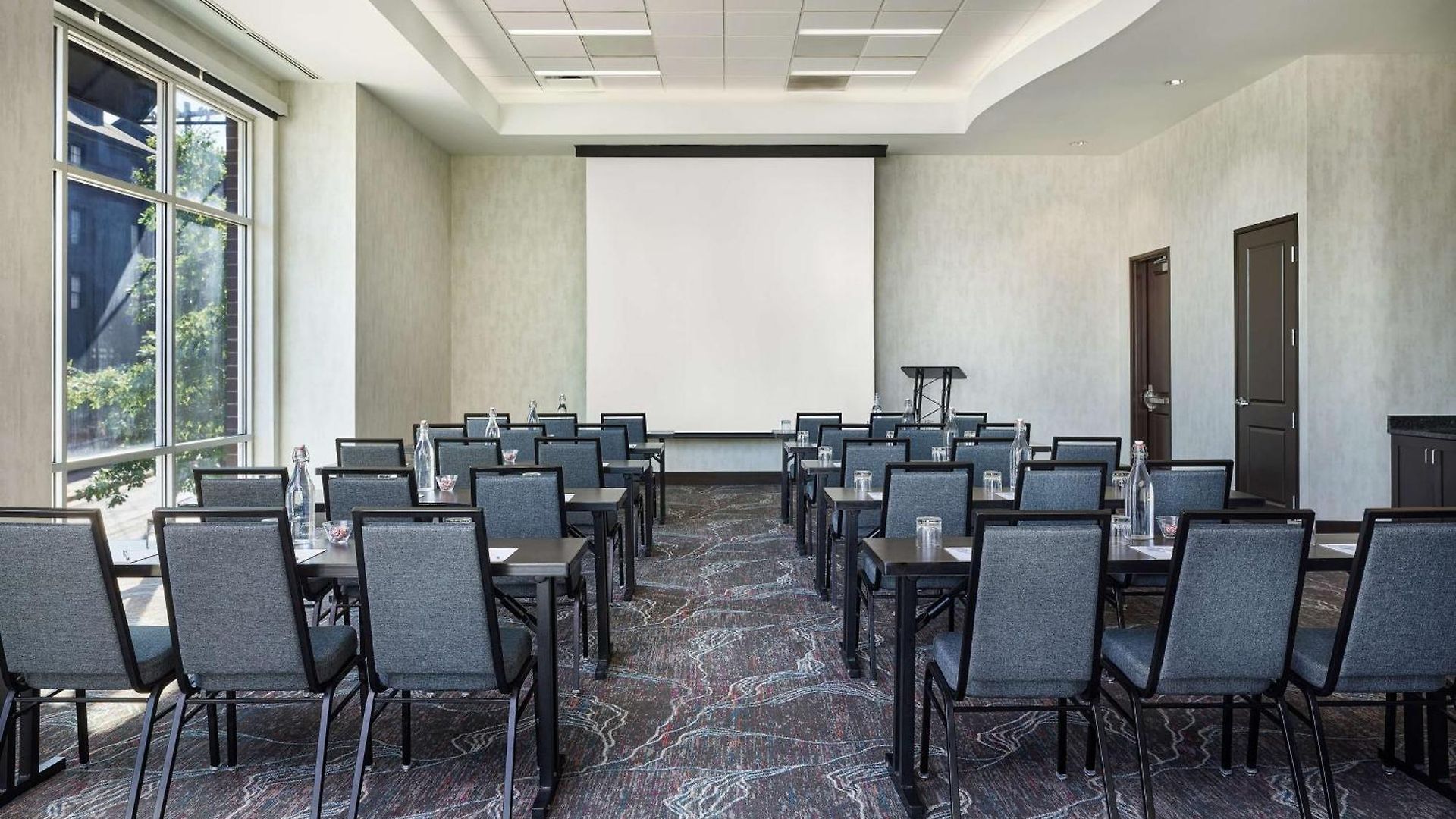 Hotel Hilton Garden Downtown Convention Center 3*
