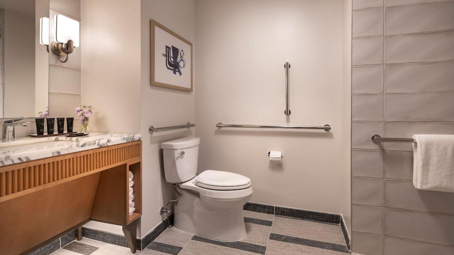 Hyatt Centric Downtown Hotel 4*