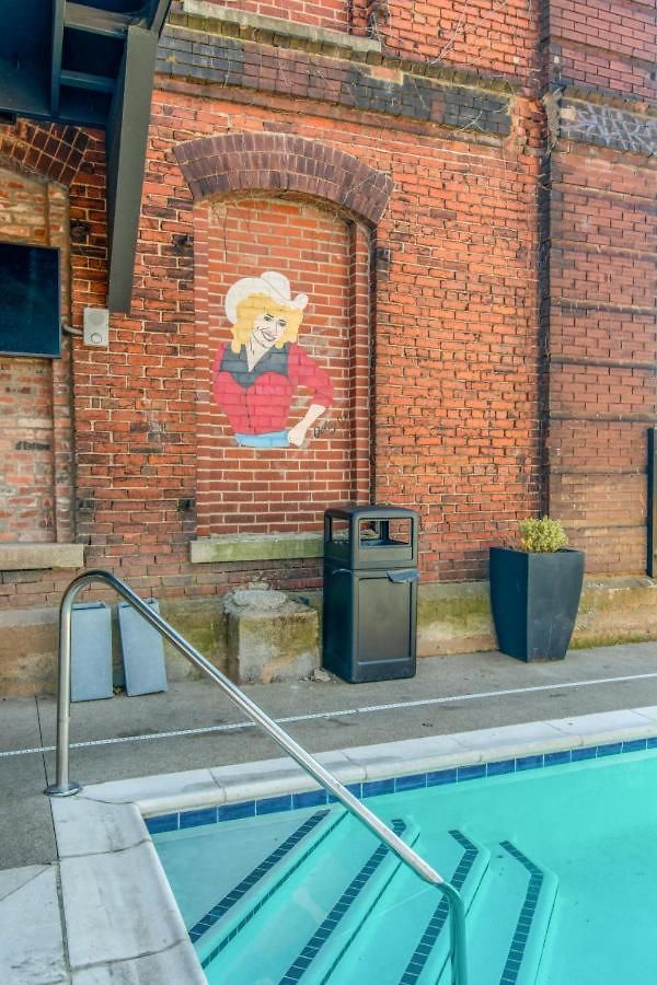 Holiday home One-of-a-kind! Roll Up Garage Door-pool, Speakeasy Nashville