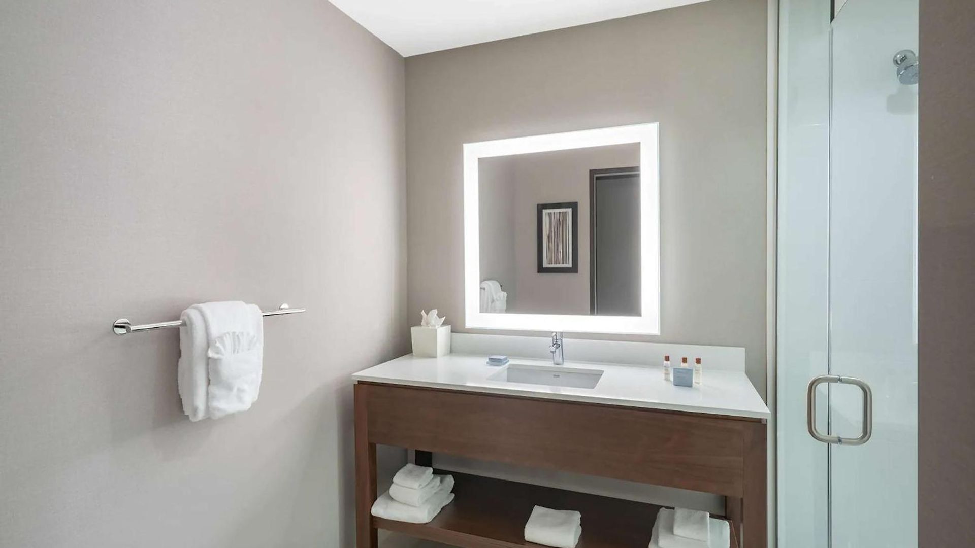 Hotel Hampton By Hilton Airport Century Place Nashville