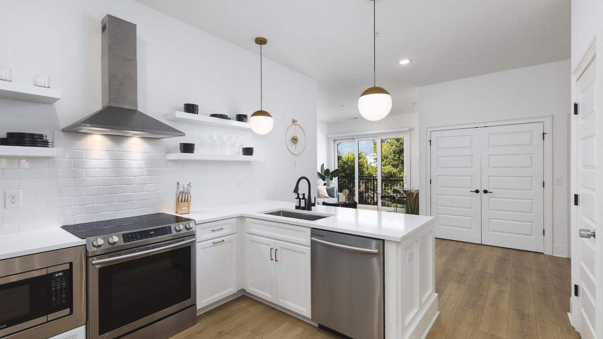 Near Downtown Broadway & Stadium With Free Parking