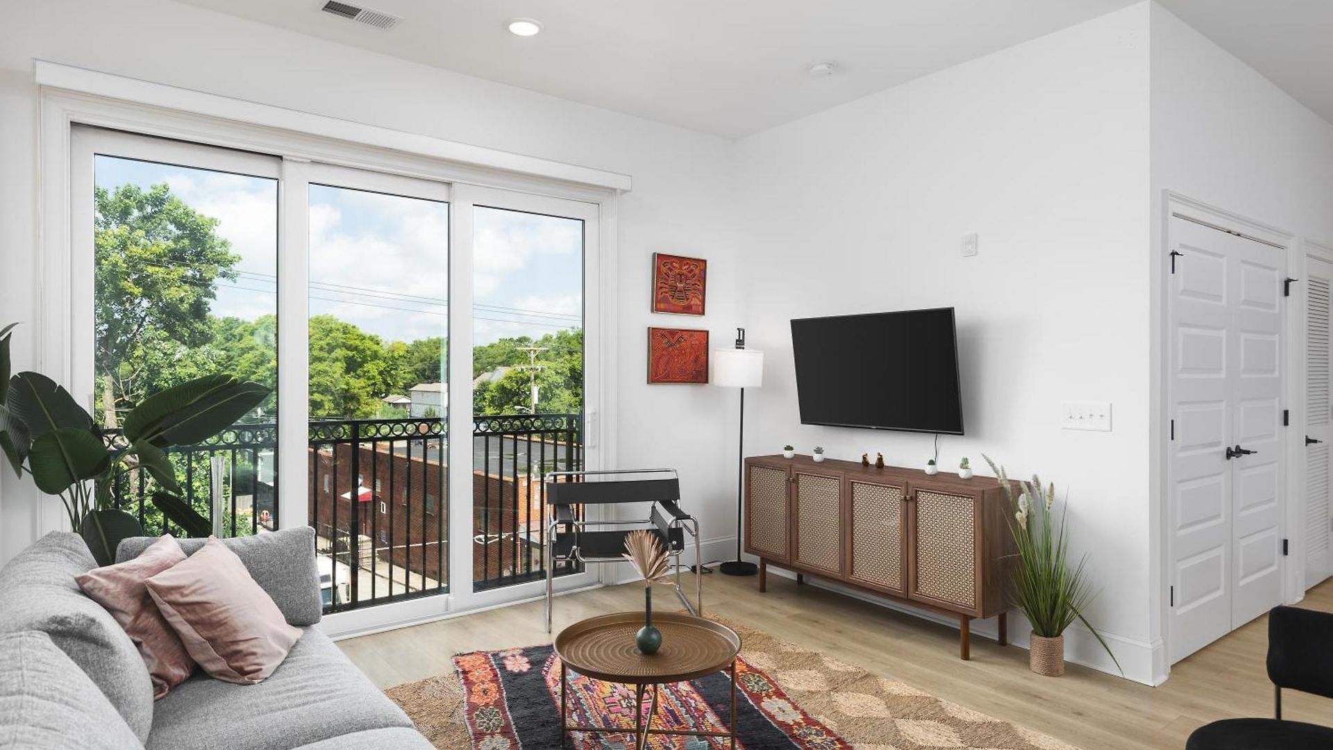 Near Downtown Broadway & Stadium With Free Parking Apartment