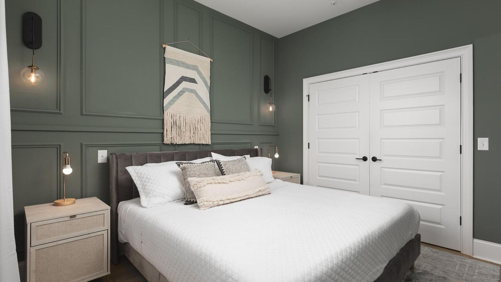 Chic And Cozy Designer 3 Miles To Downtown Apartment