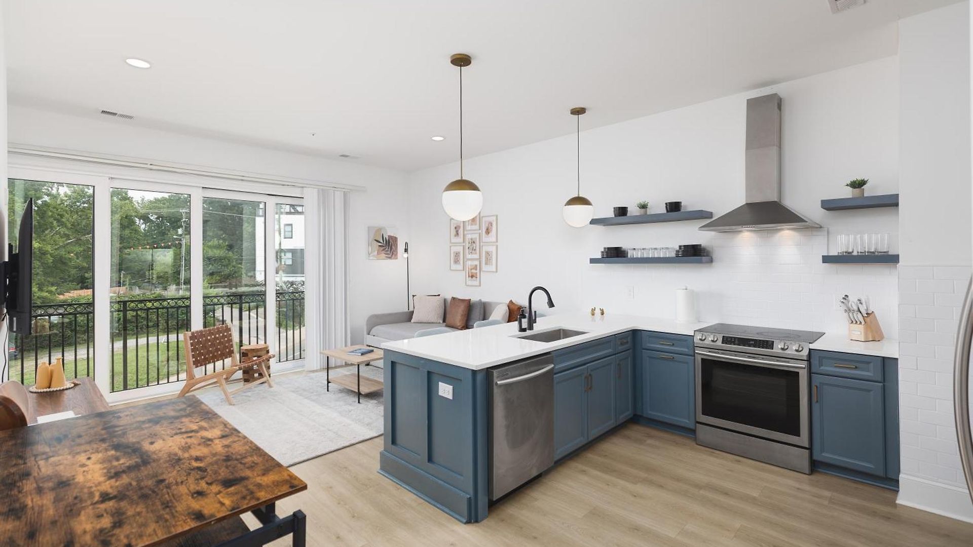 Stunning Spacious Near Restaurants & Coffee