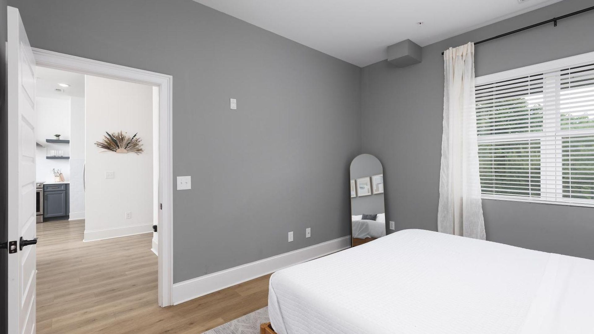 Apartment Stunning Spacious Near Restaurants & Coffee *