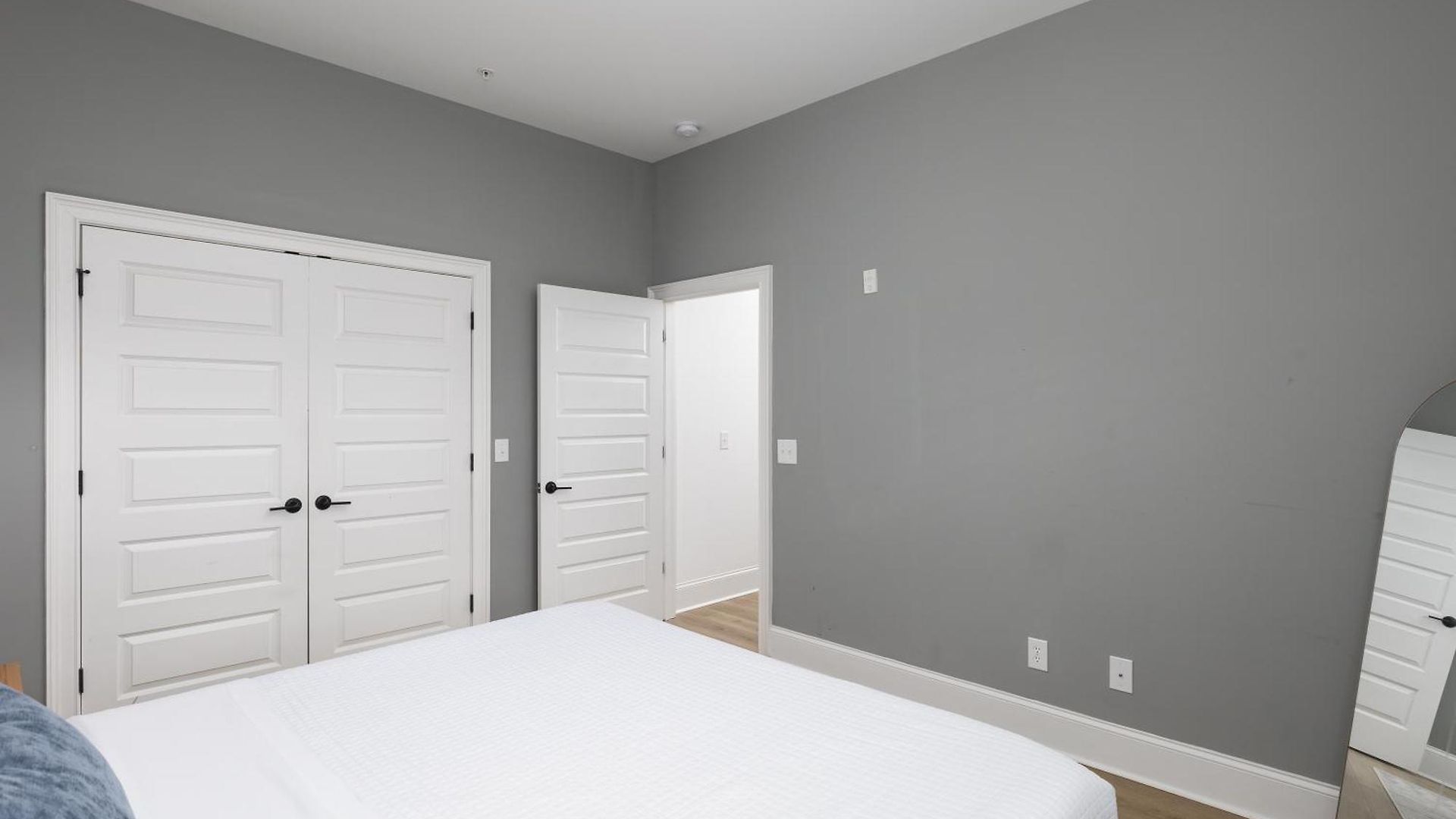 Stunning Spacious Near Restaurants & Coffee Apartment