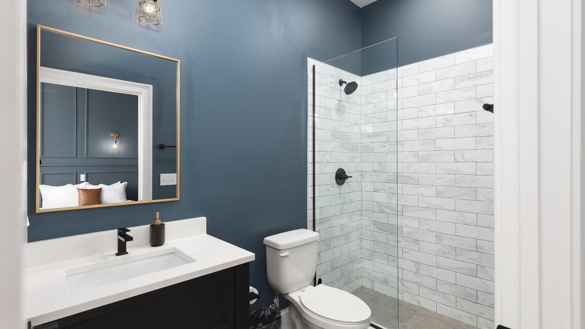 Apartment Chic East With Free Parking 3 Mi To Broadway