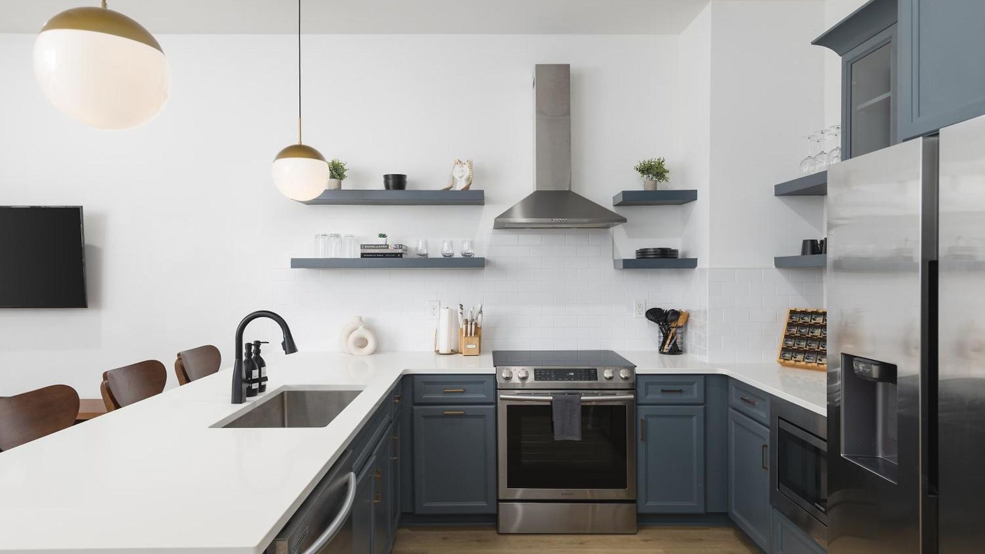 Apartment Chic East With Free Parking 3 Mi To Broadway *