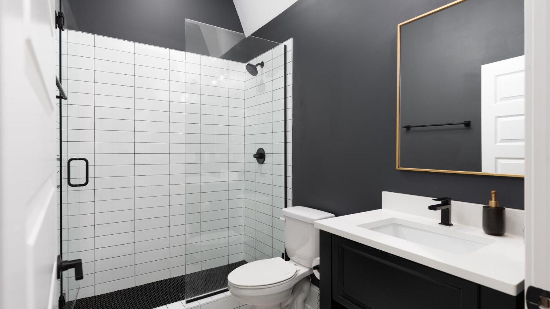 Near Downtown Broadway & Stadium With Free Parking *