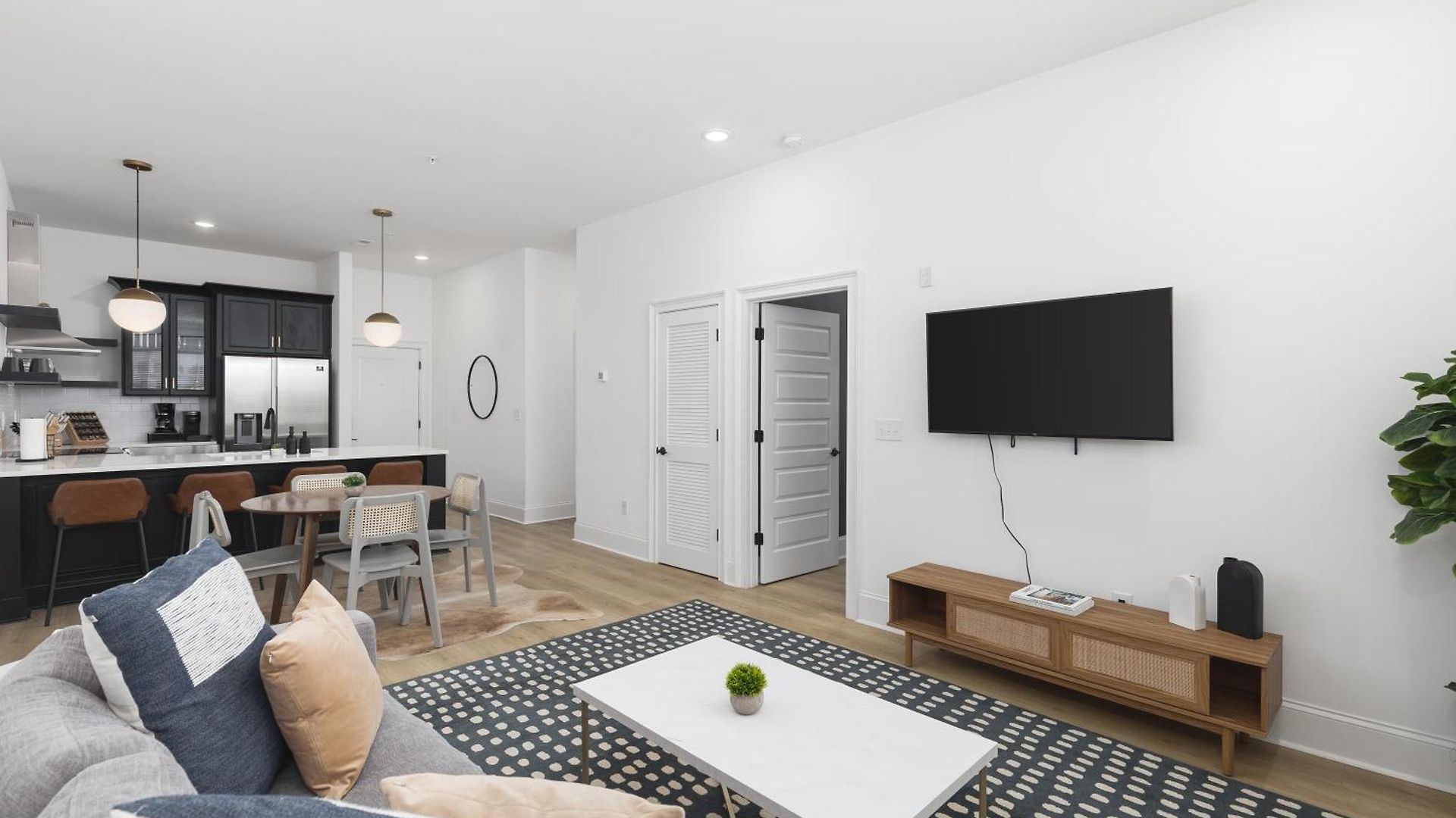 Near Downtown Broadway & Stadium With Free Parking Apartment *
