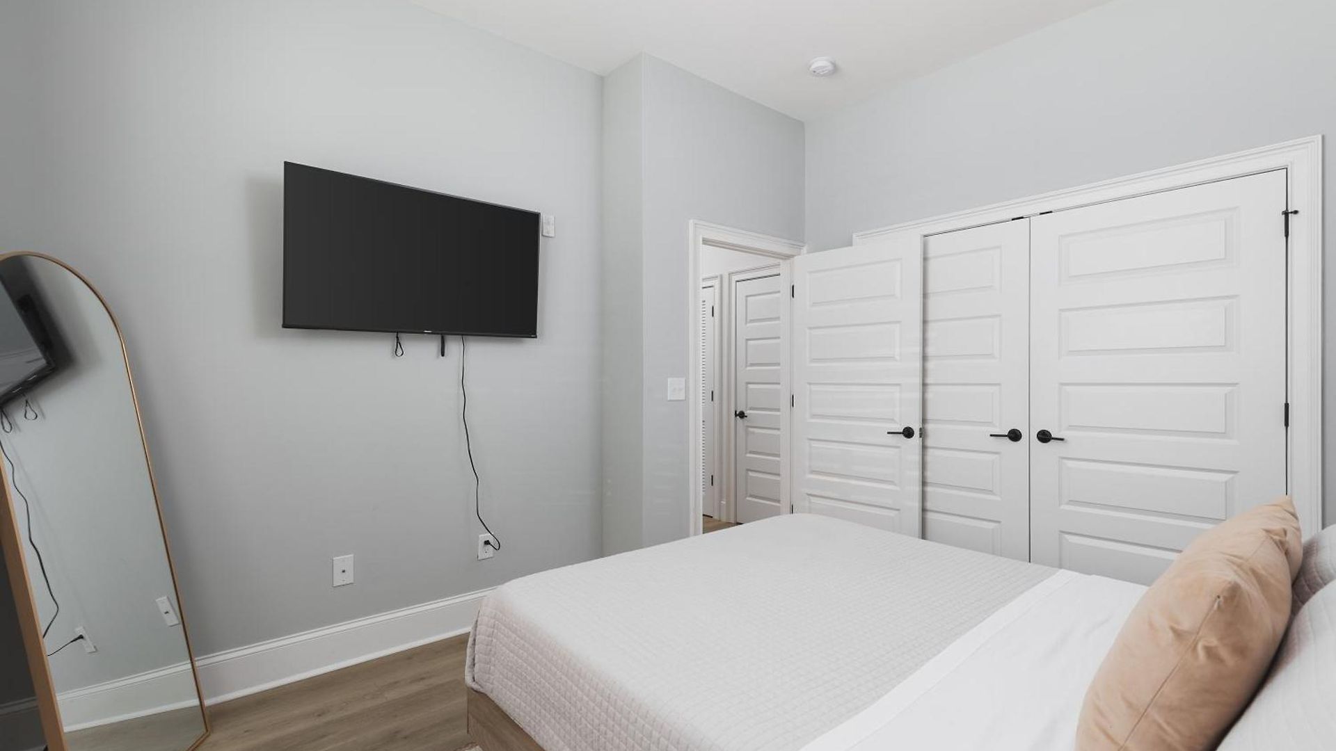 Apartment Luxury Design Condo, Close To Downtown Broadway & Coffee *