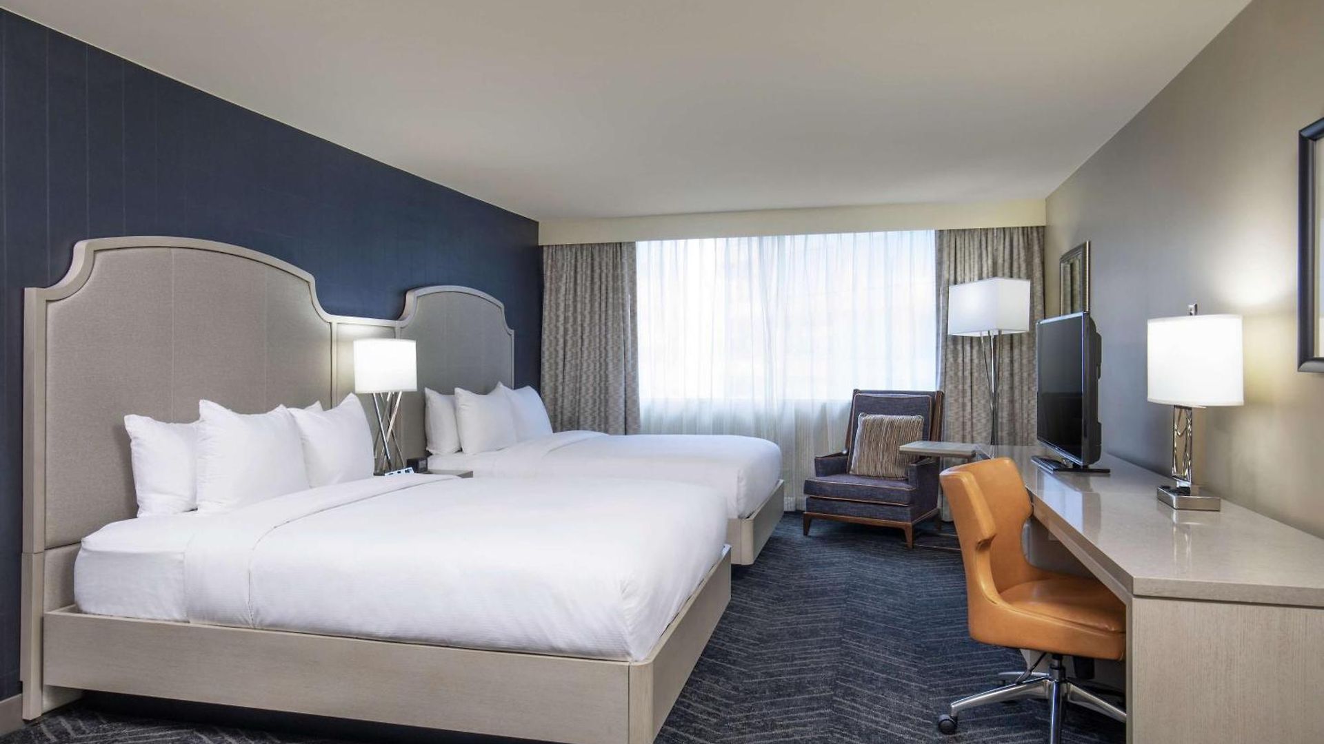 Doubletree By Hilton Downtown 4*