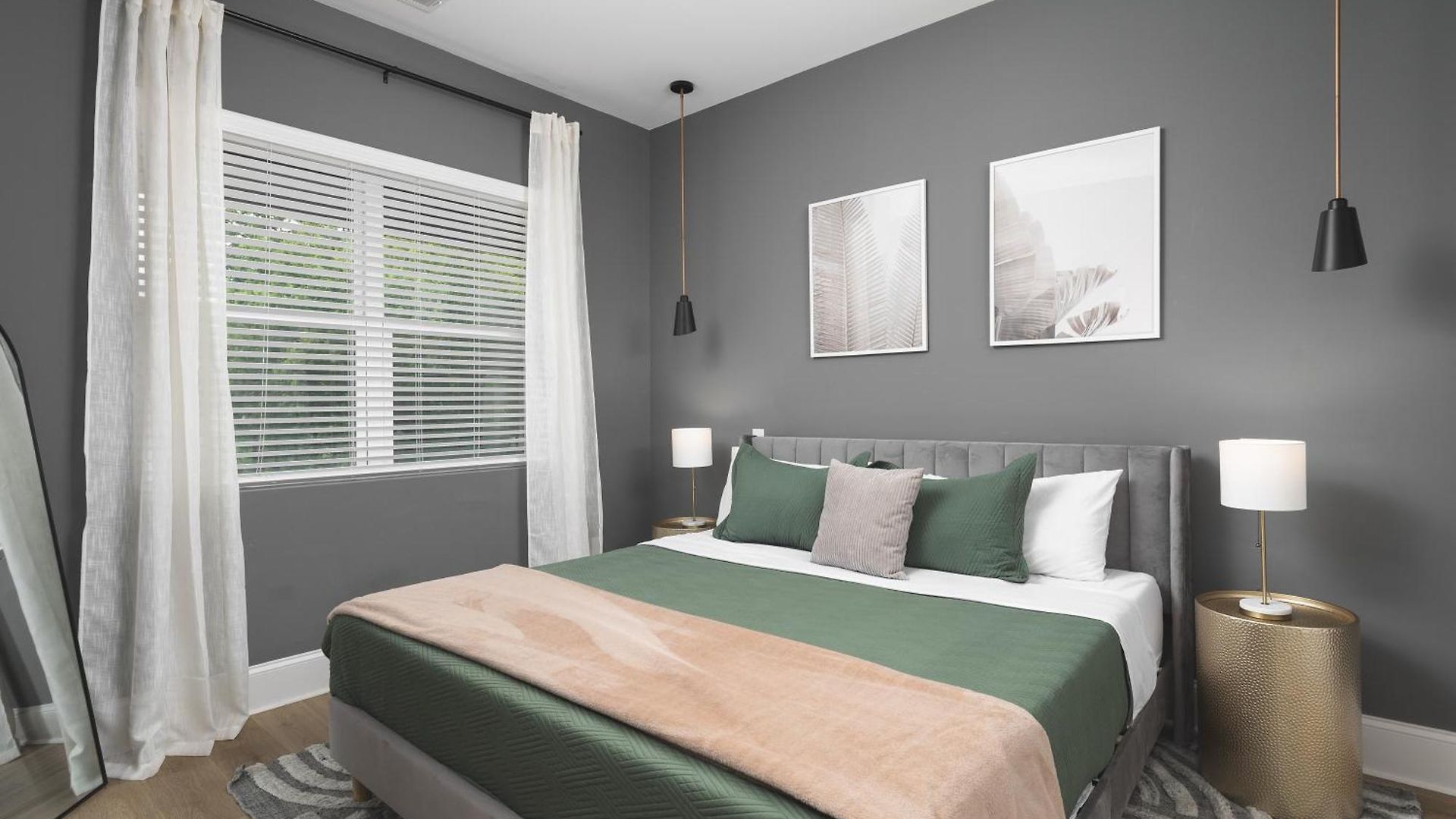 Modern Spacious With Parking By Downtown Broadway *