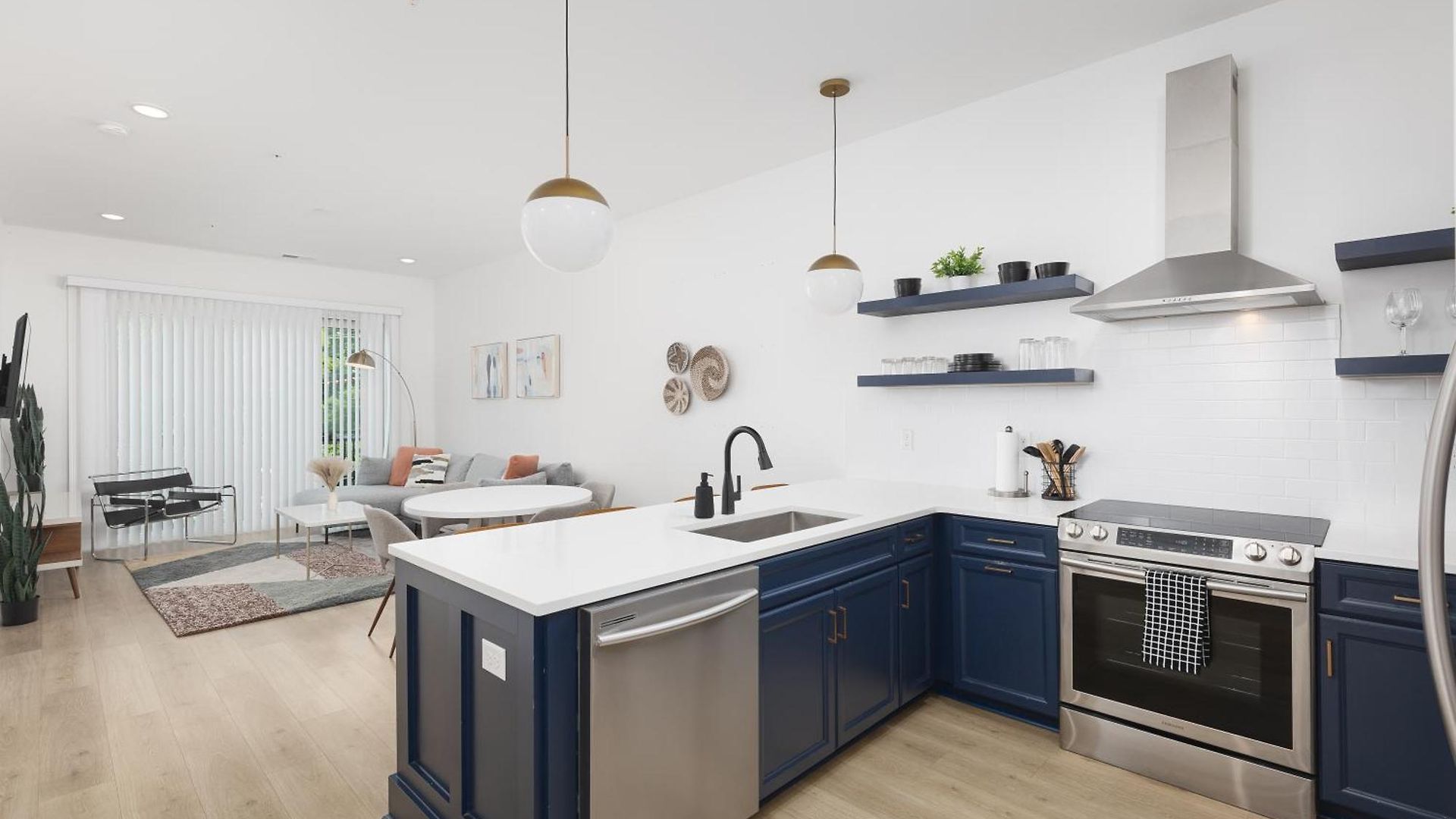 Apartment Modern Spacious With Parking By Downtown Broadway