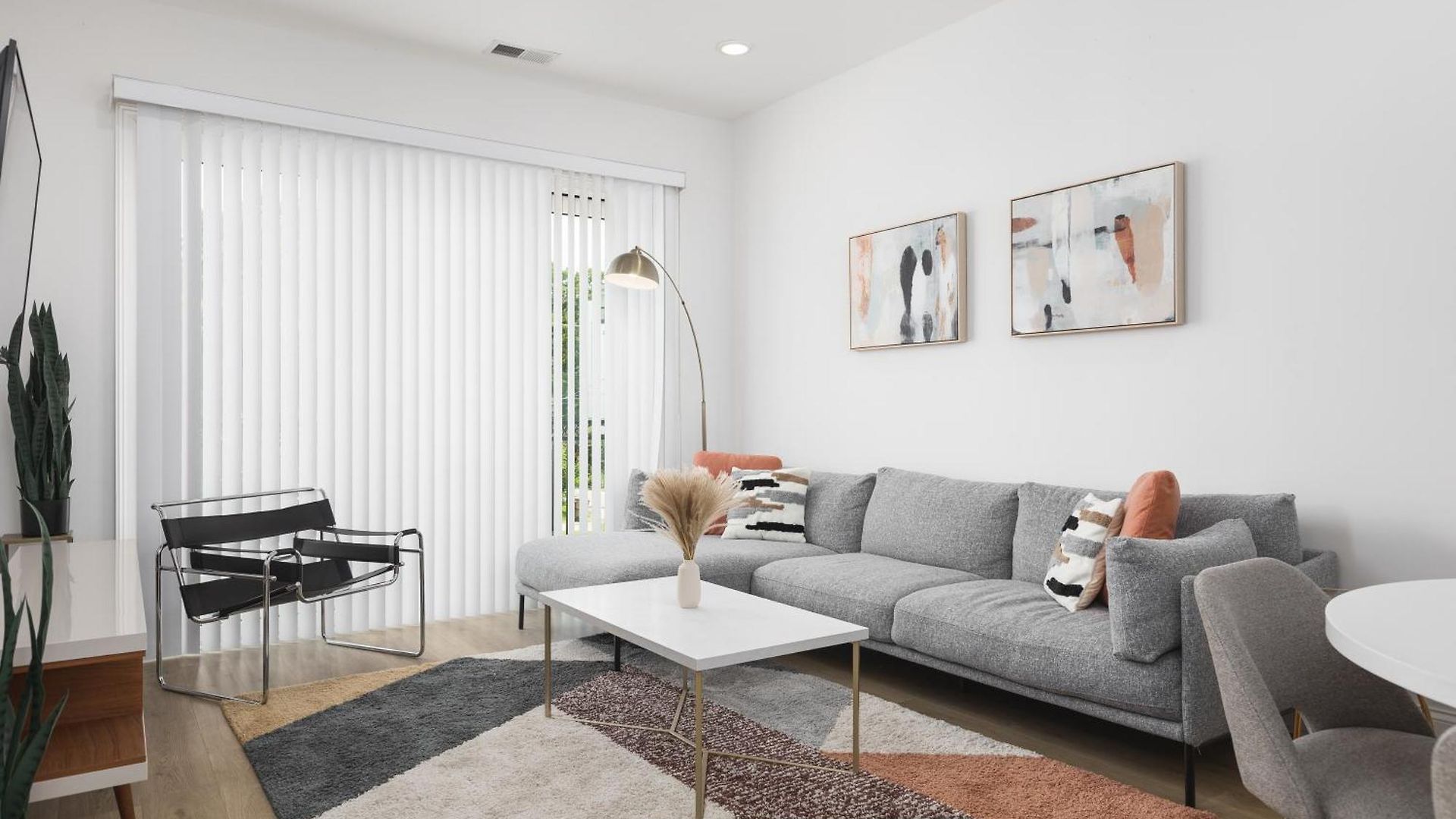 Modern Spacious With Parking By Downtown Broadway *