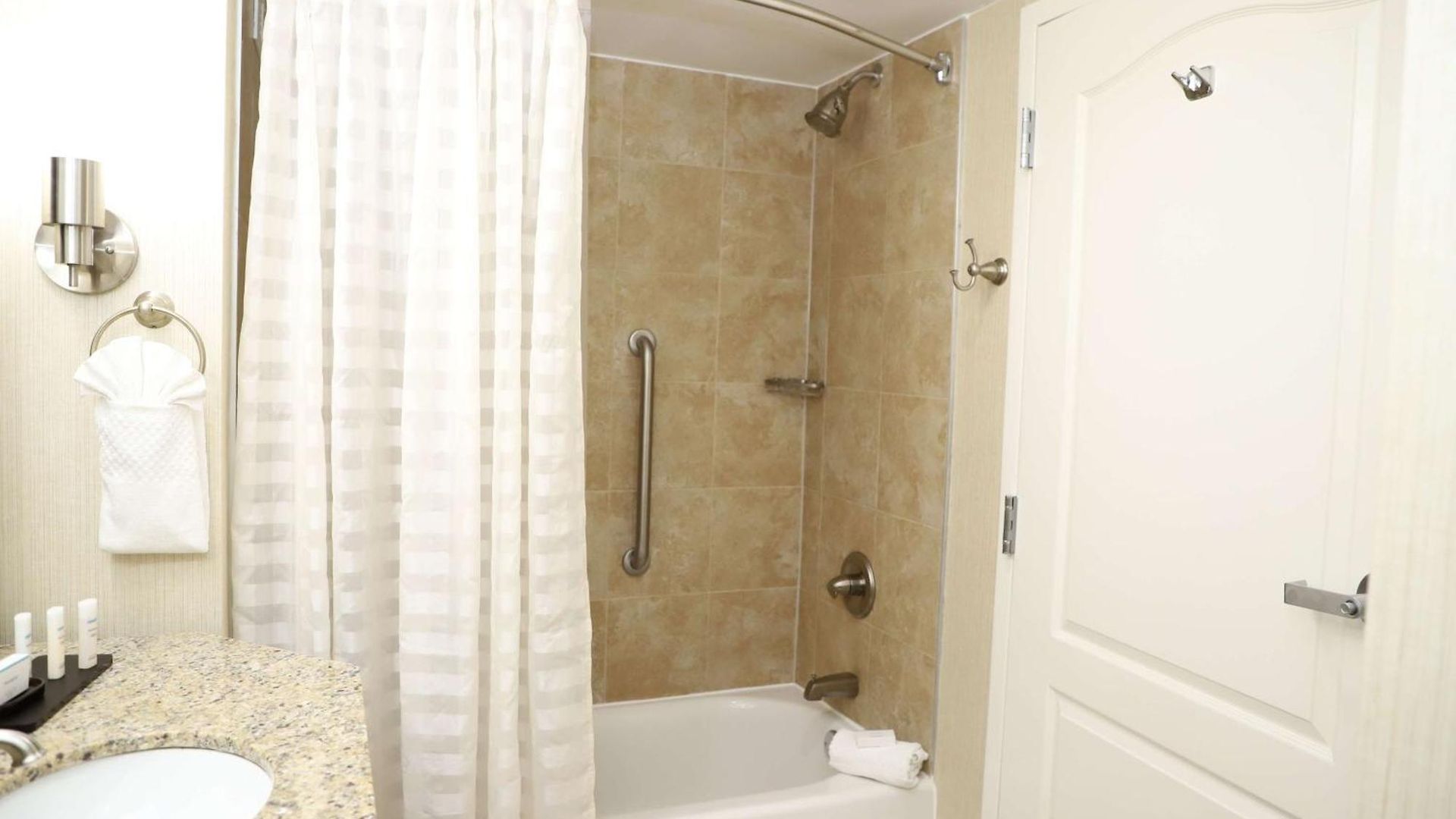 Hotel Embassy - At Vanderbilt 3*