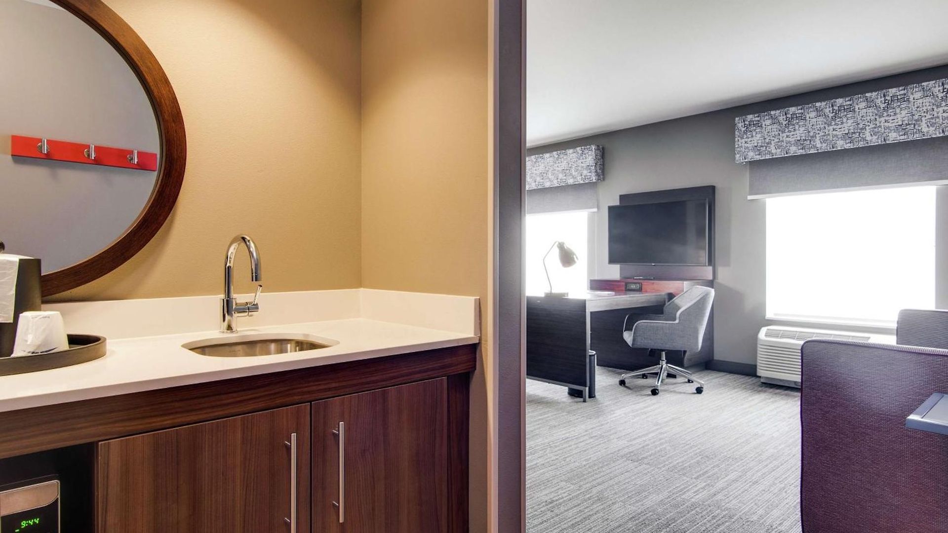 Hotel Hampton & By Hilton North Skyline 3*