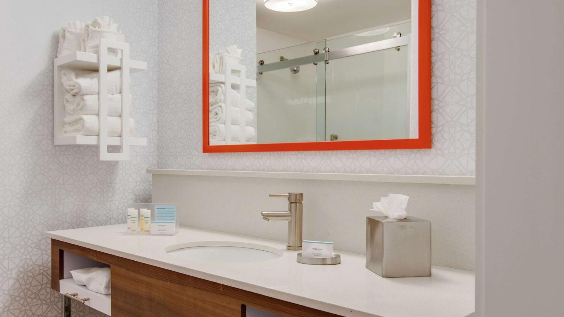 Hampton & By Hilton North Skyline Hotel 3*
