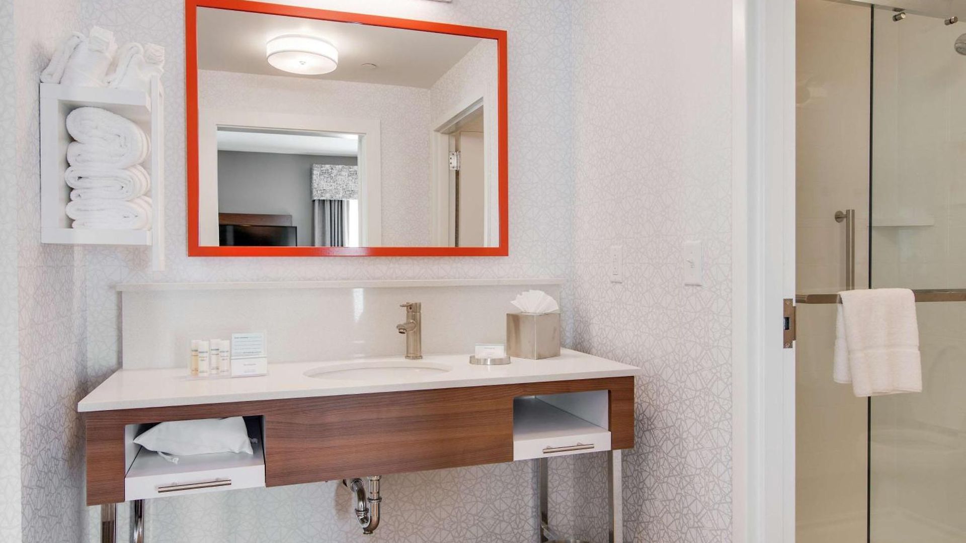 Hampton & By Hilton North Skyline Hotel 3*