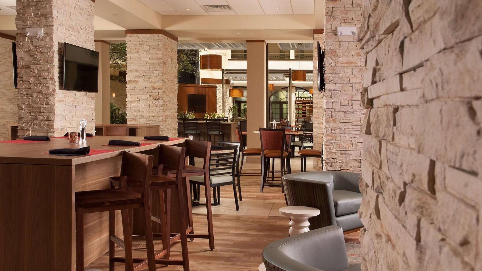 Embassy By Hilton Airport Hotel Nashville