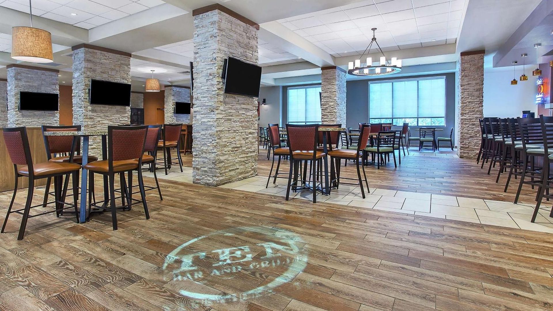 Hotel Embassy By Hilton Airport 4*