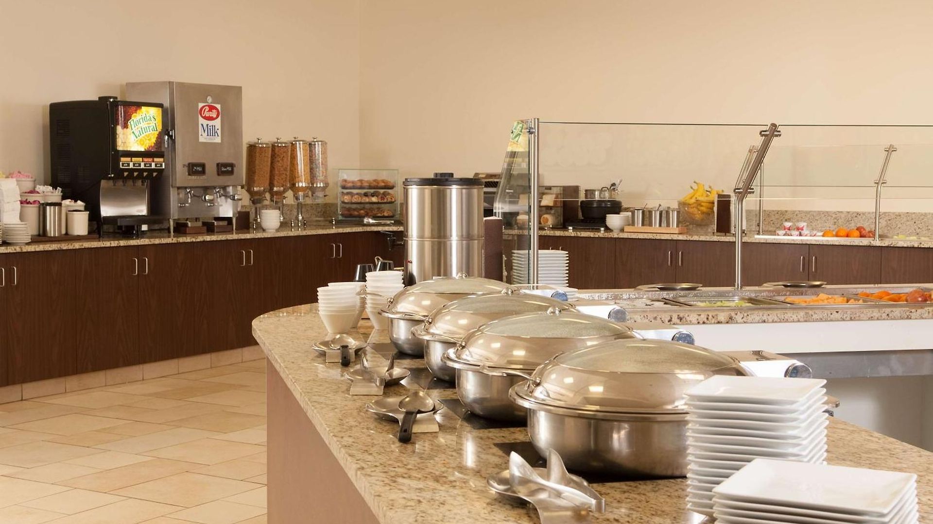 Embassy By Hilton Airport 4*