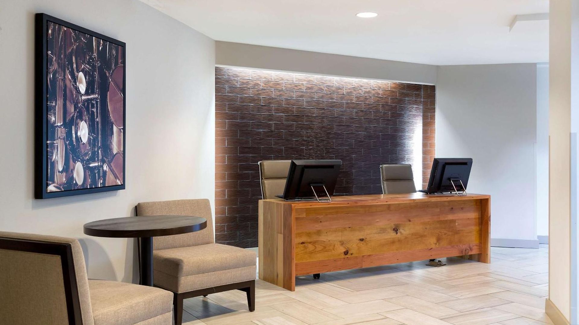 Hotel Doubletree By Hilton Airport 3*