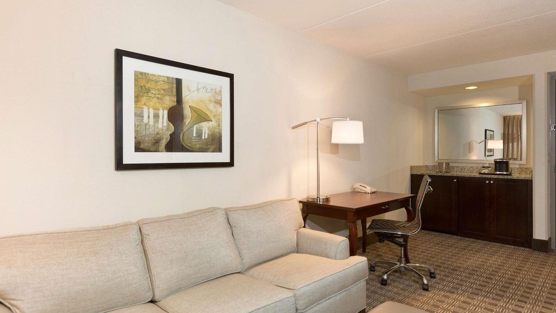 Doubletree By Hilton Airport Hotel 3*