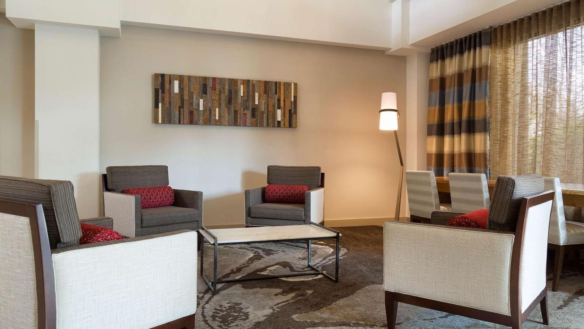 Hotel Doubletree By Hilton Airport 3*