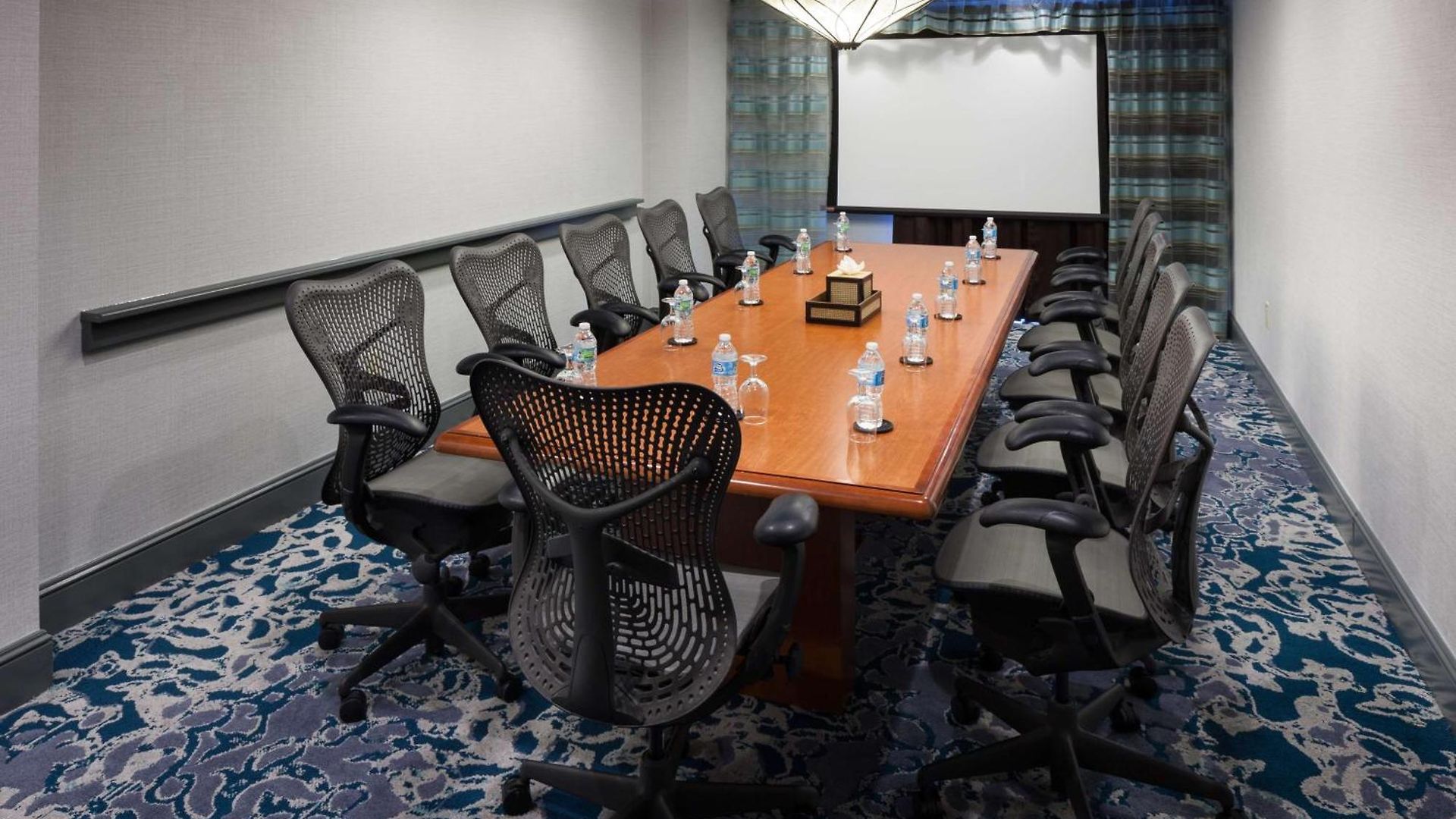Hilton Garden Vanderbilt Hotel 3*
