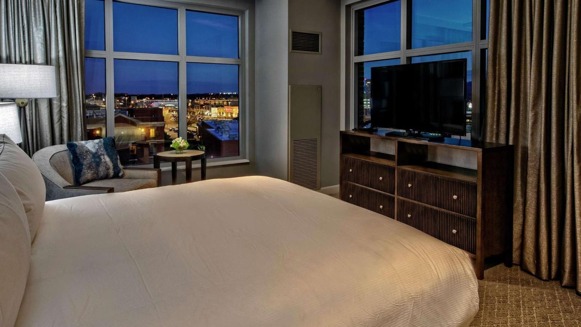 Hotel Hilton Hills 4*