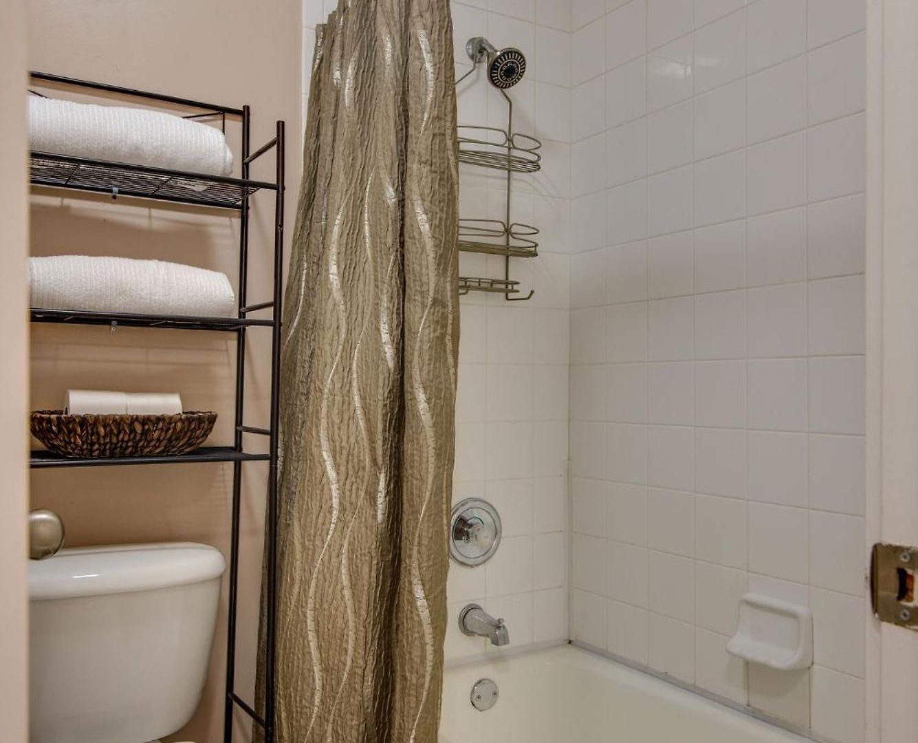 New Listing! Gorgeous Downtown Walk To On The River #3 Aparthotel 4*