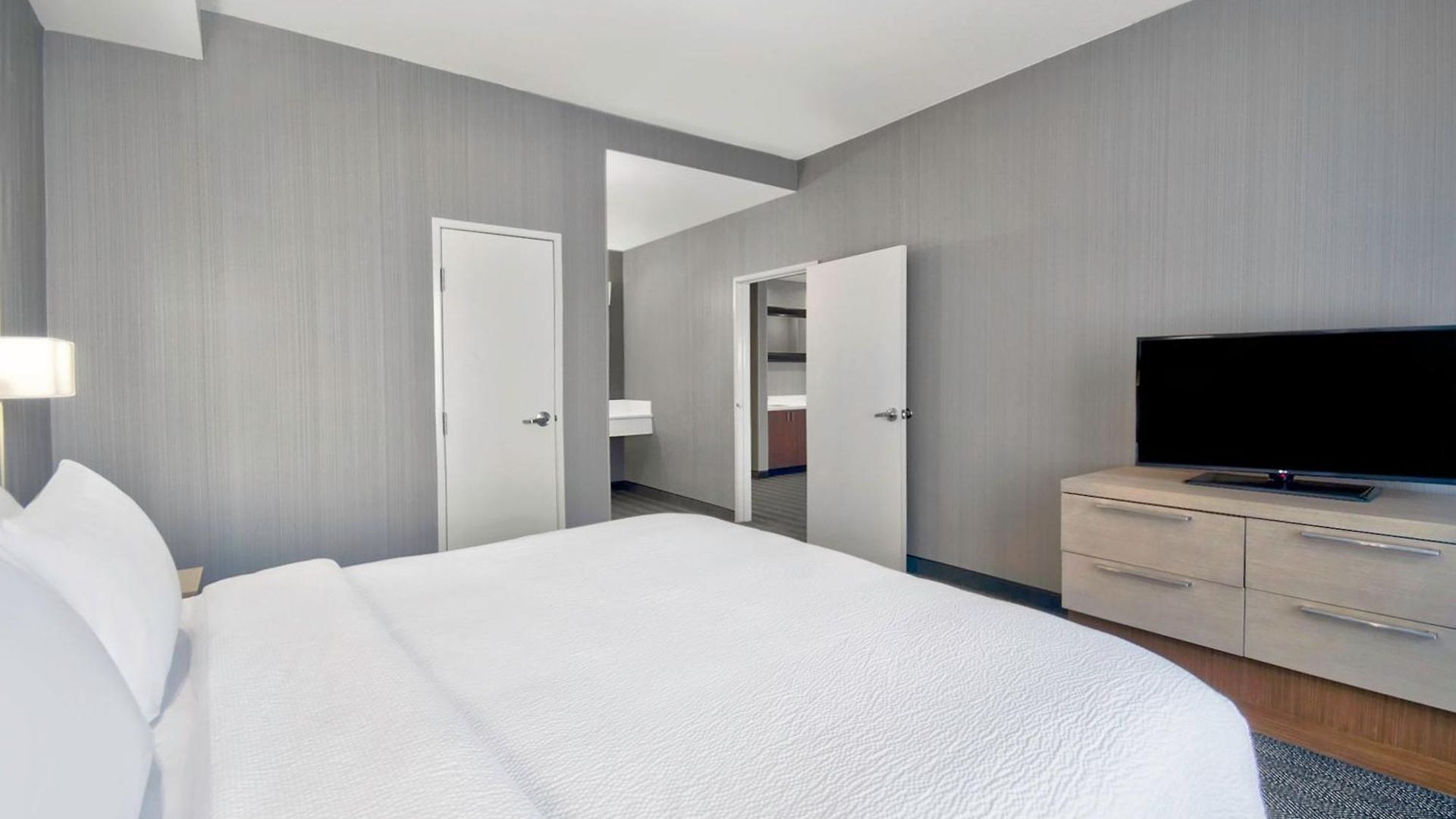 Courtyard By Marriott Hills Hotel 3*