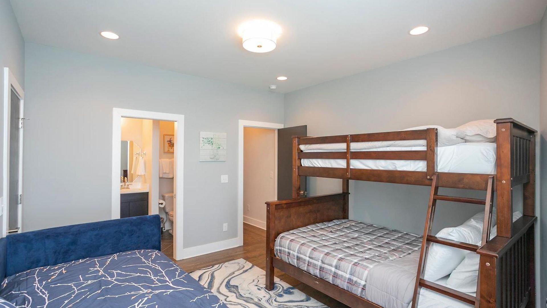 Luxury Townhome Skyline Views Mins To Dt Nashville
