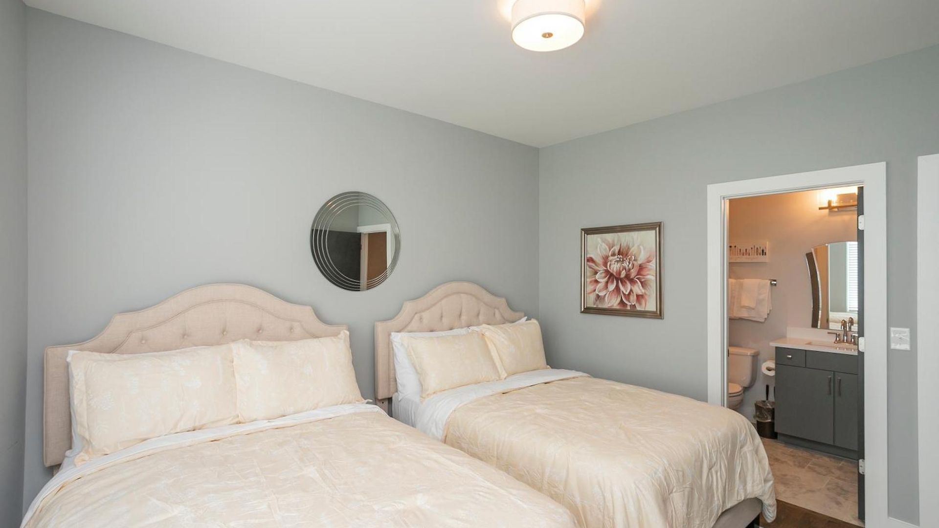 Luxury Townhome Skyline Views Mins To Dt Holiday home *
