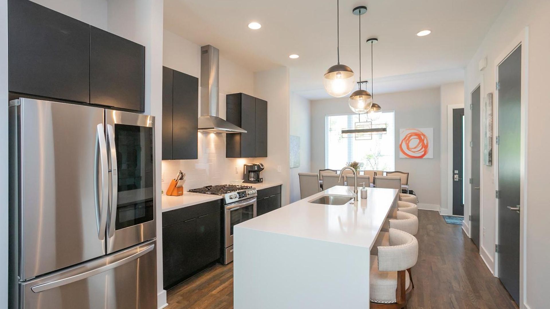Luxury Townhome Skyline Views Mins To Dt Holiday home