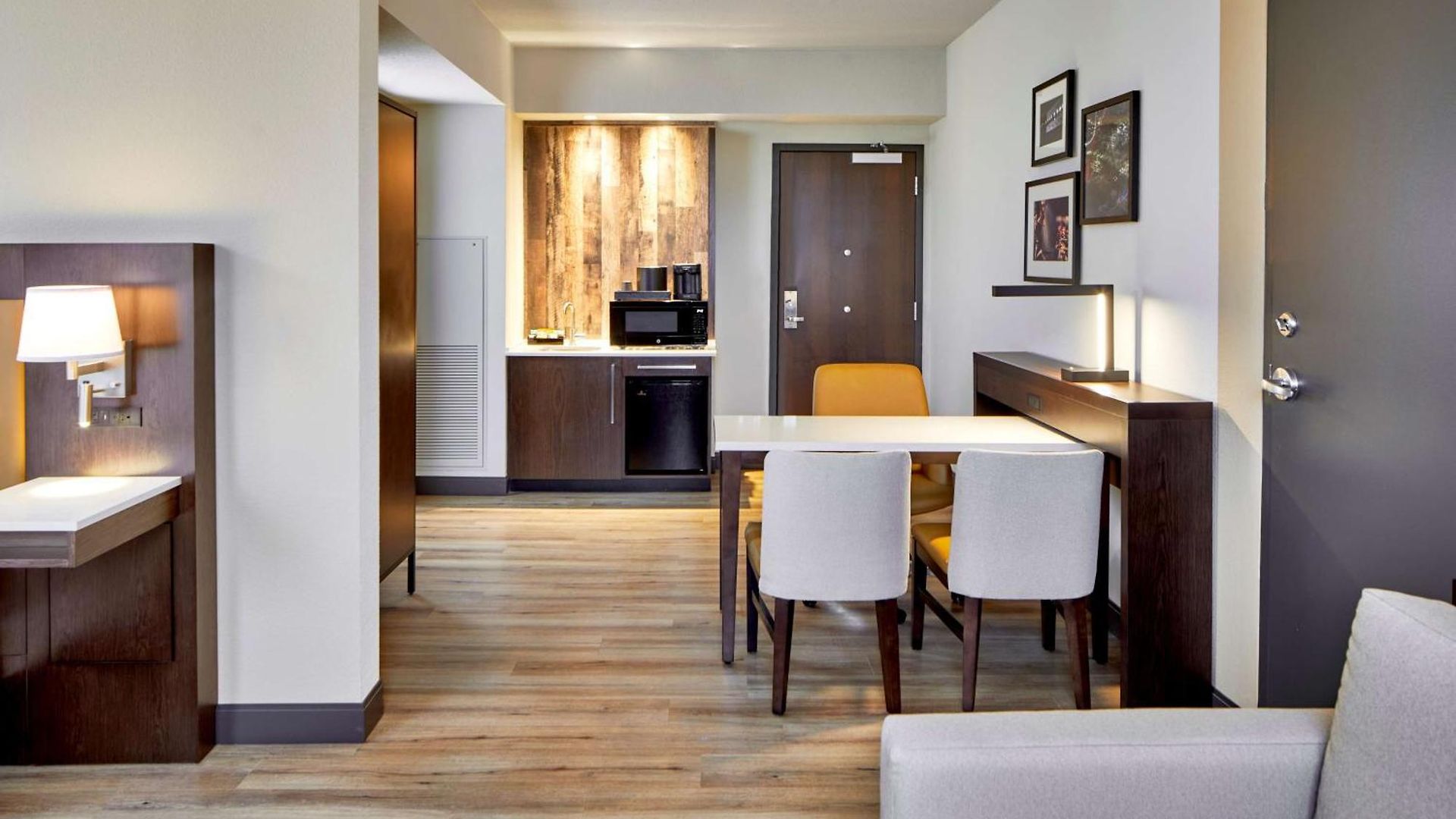 Hotel Embassy By Hilton Downtown Nashville
