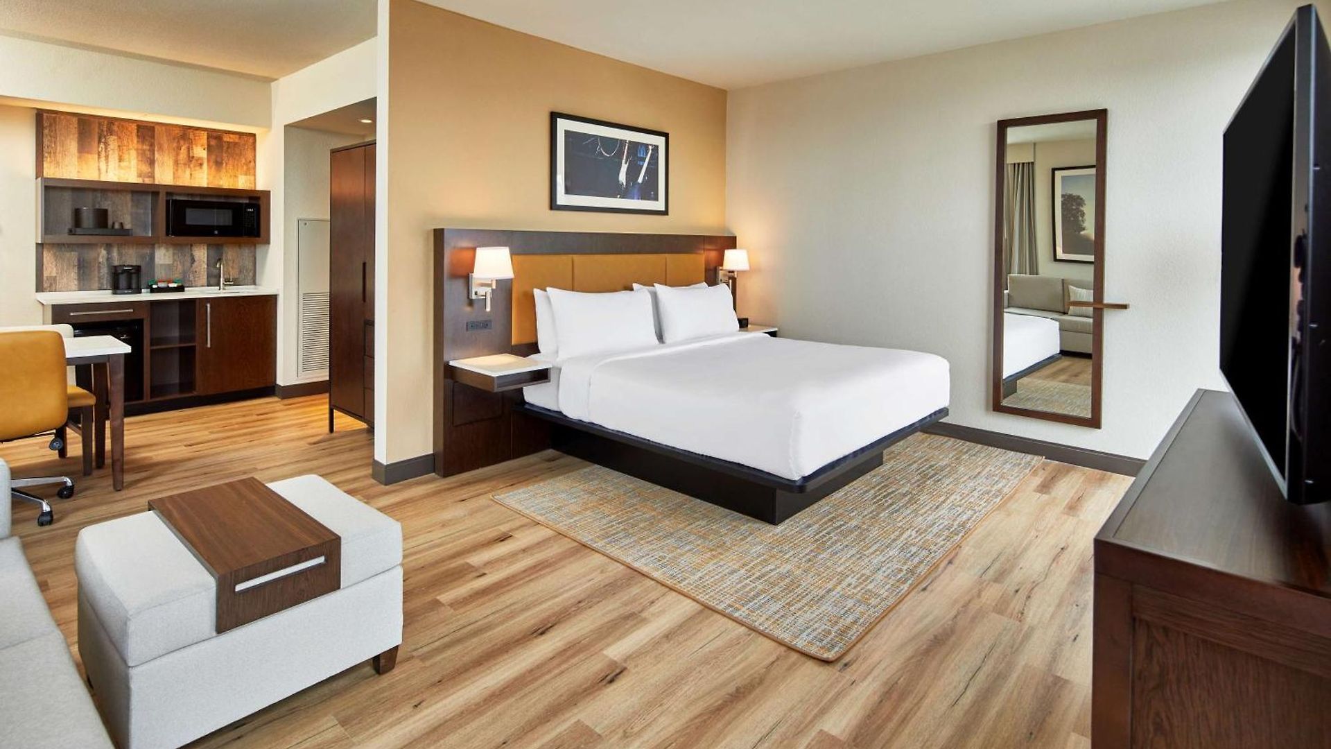 Hotel Embassy By Hilton Downtown Nashville