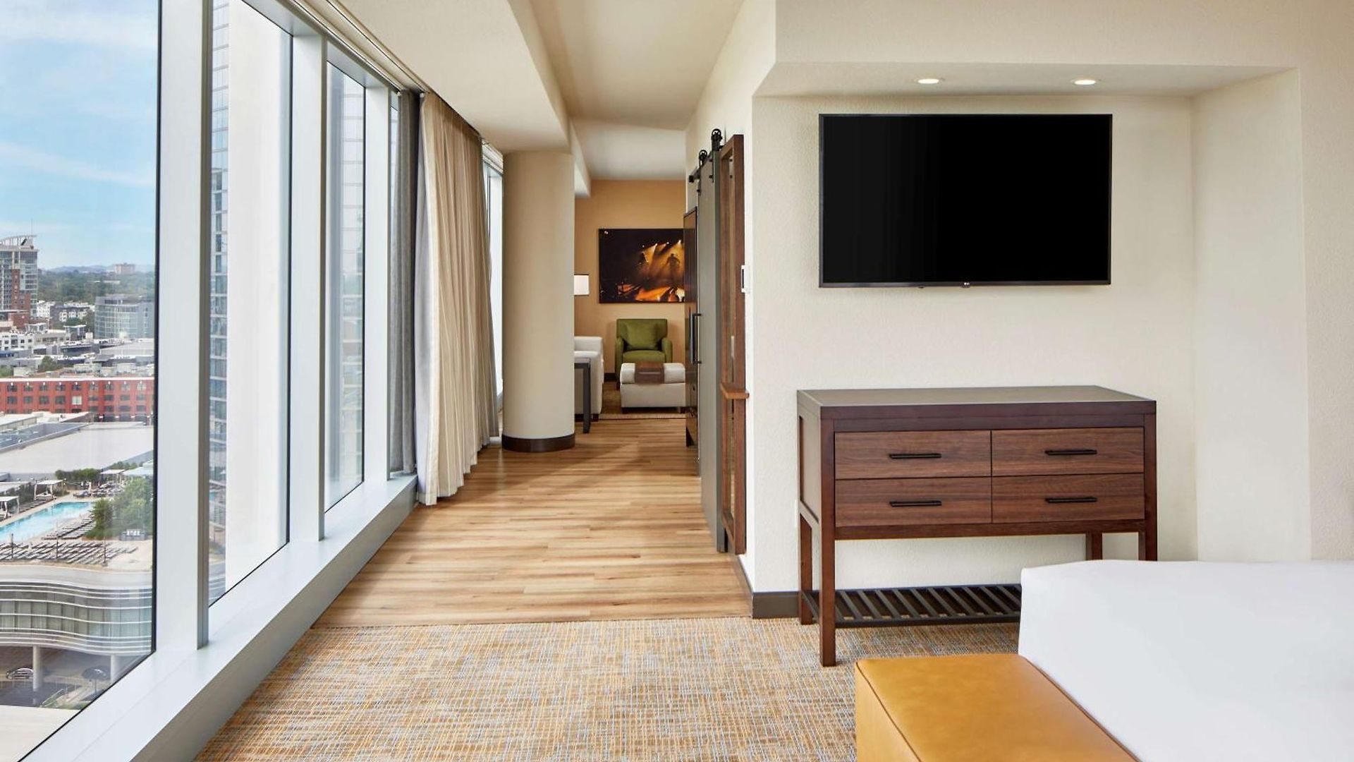 Embassy By Hilton Downtown 4*