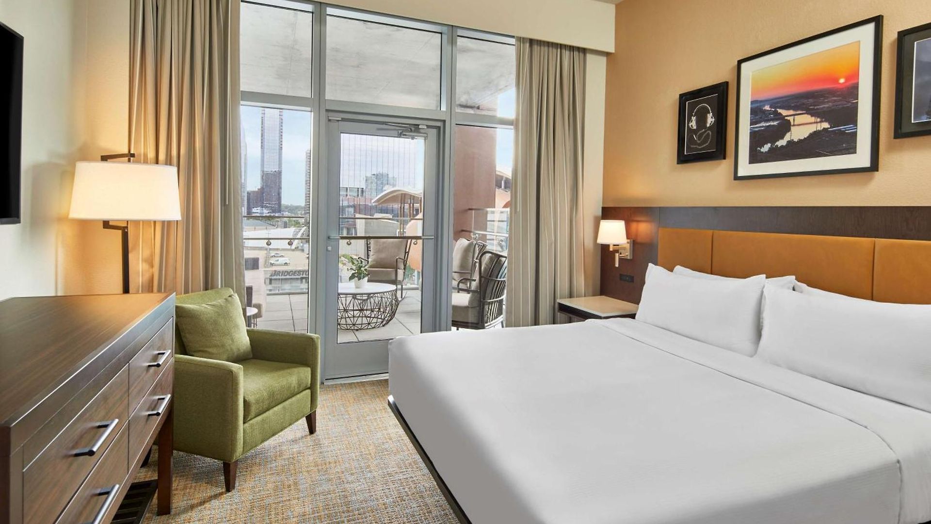 Hotel Embassy By Hilton Downtown Nashville