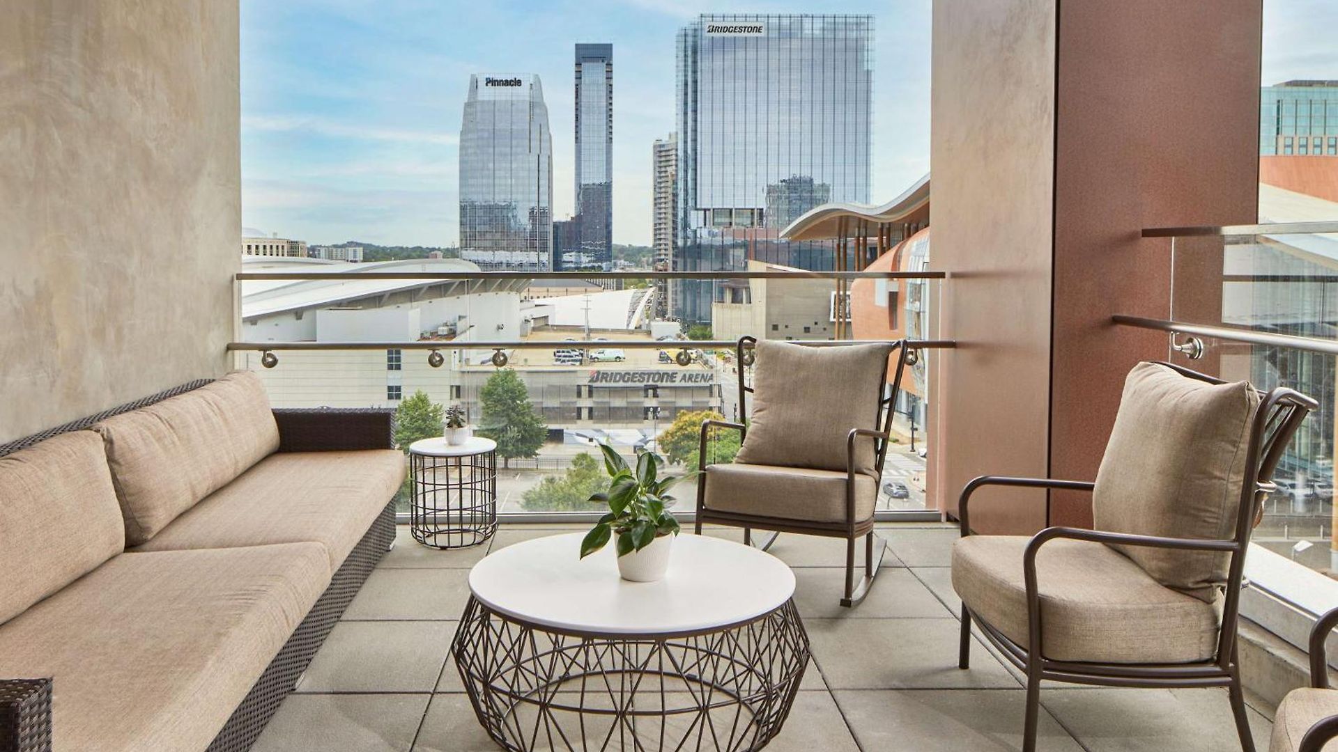 Hotel Embassy By Hilton Downtown