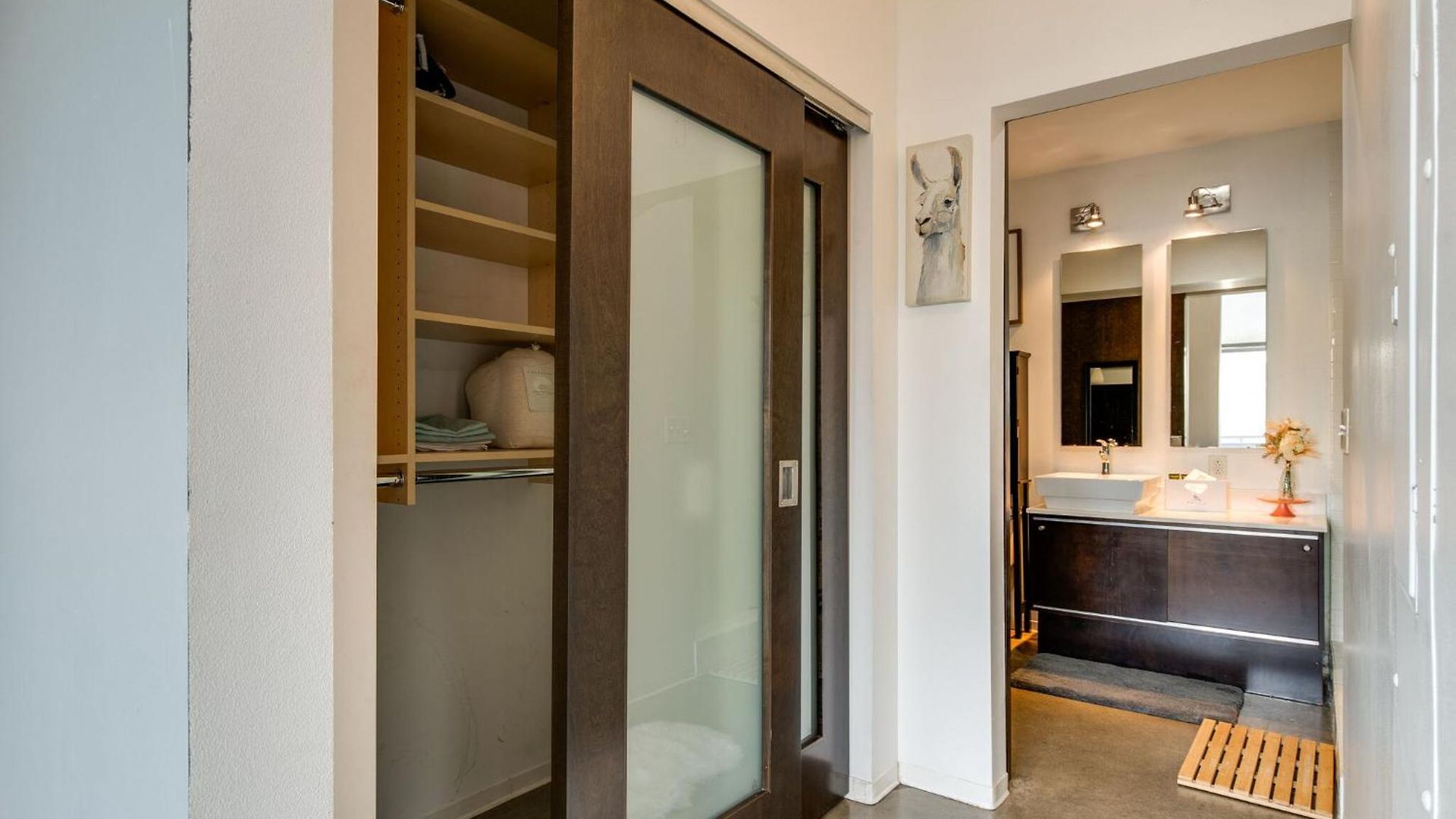 Longterm Just Across The River From Downtown- Fully Equipped For Long Term Nashville