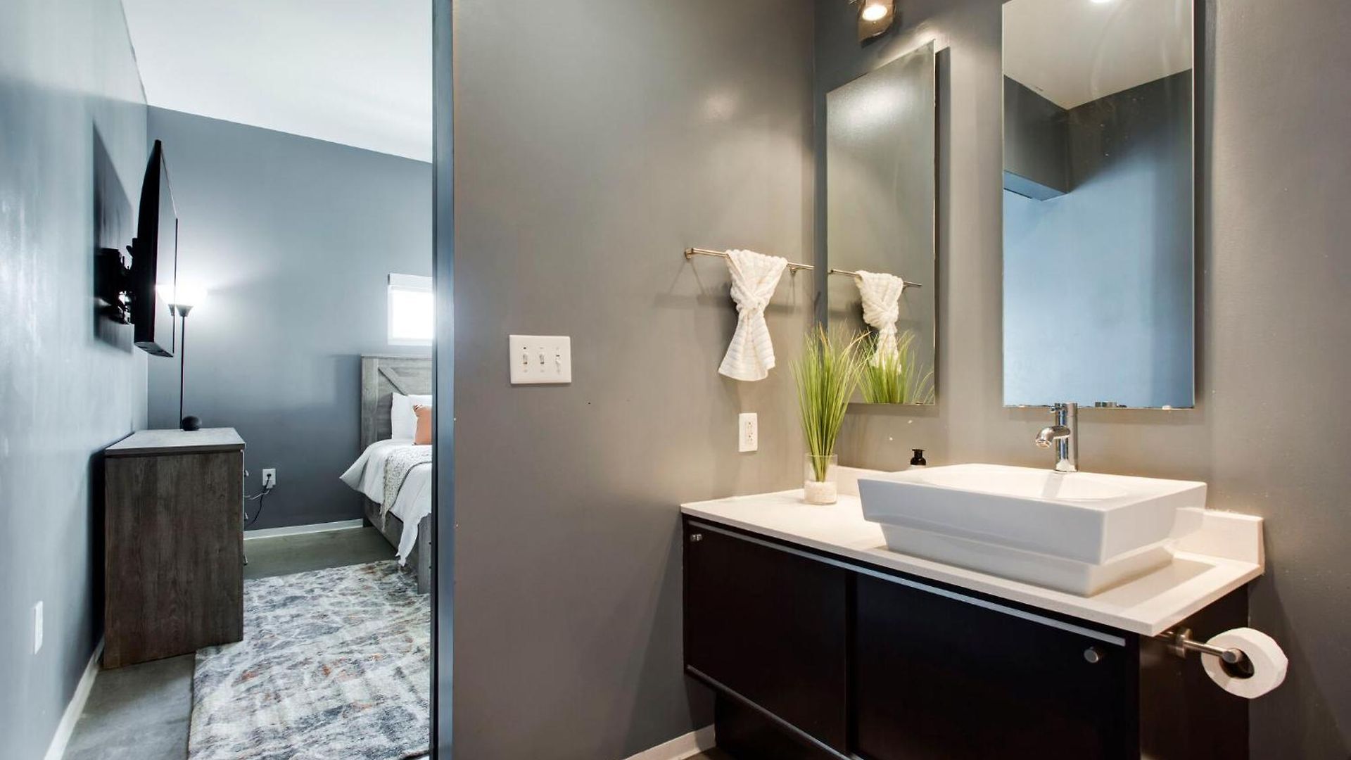 Sleek And Spacious In East! *