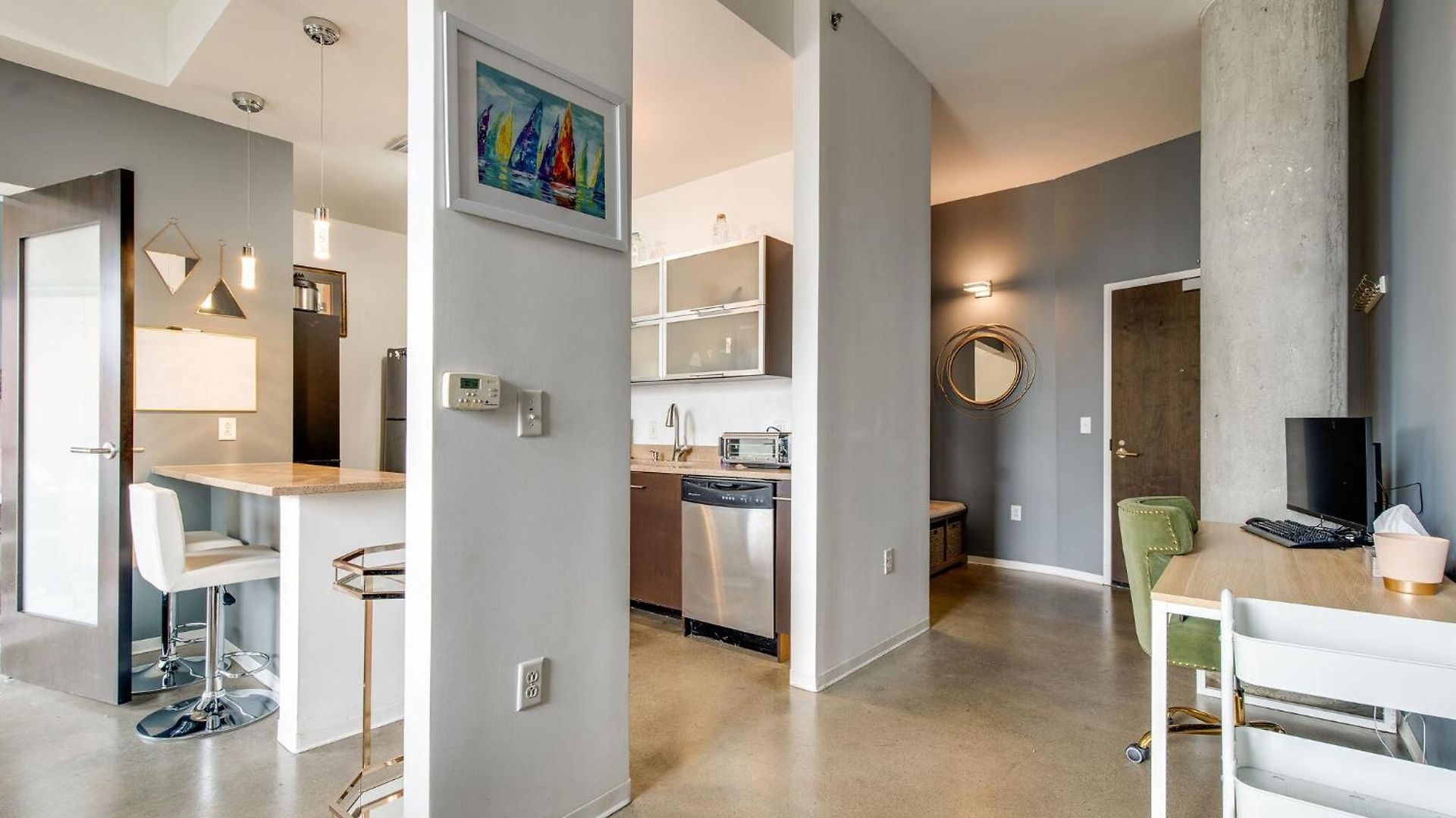 Longterm Just Across The River From Downtown- Fully Equipped For Long Term Holiday home *